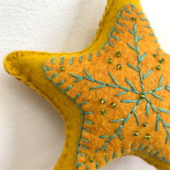 4450. ONLINE:Taste of Art-Embroidered Felt Star