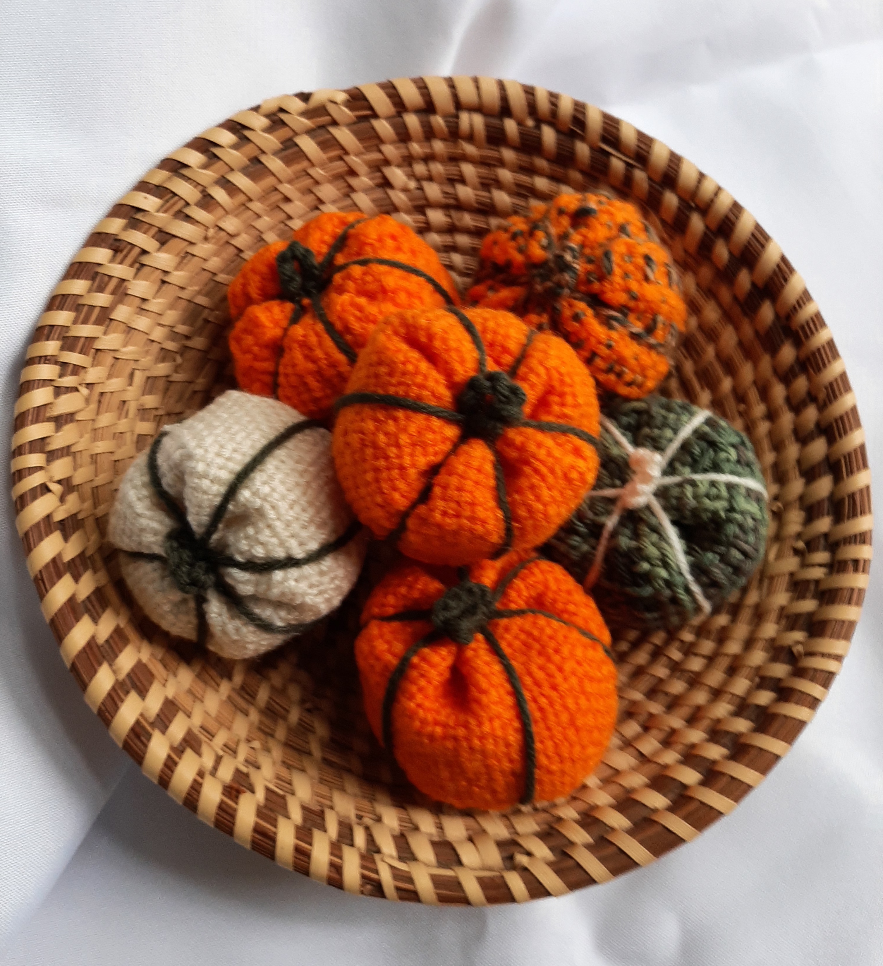 Class Image Taste of Art-Pin Loom Pumpkins